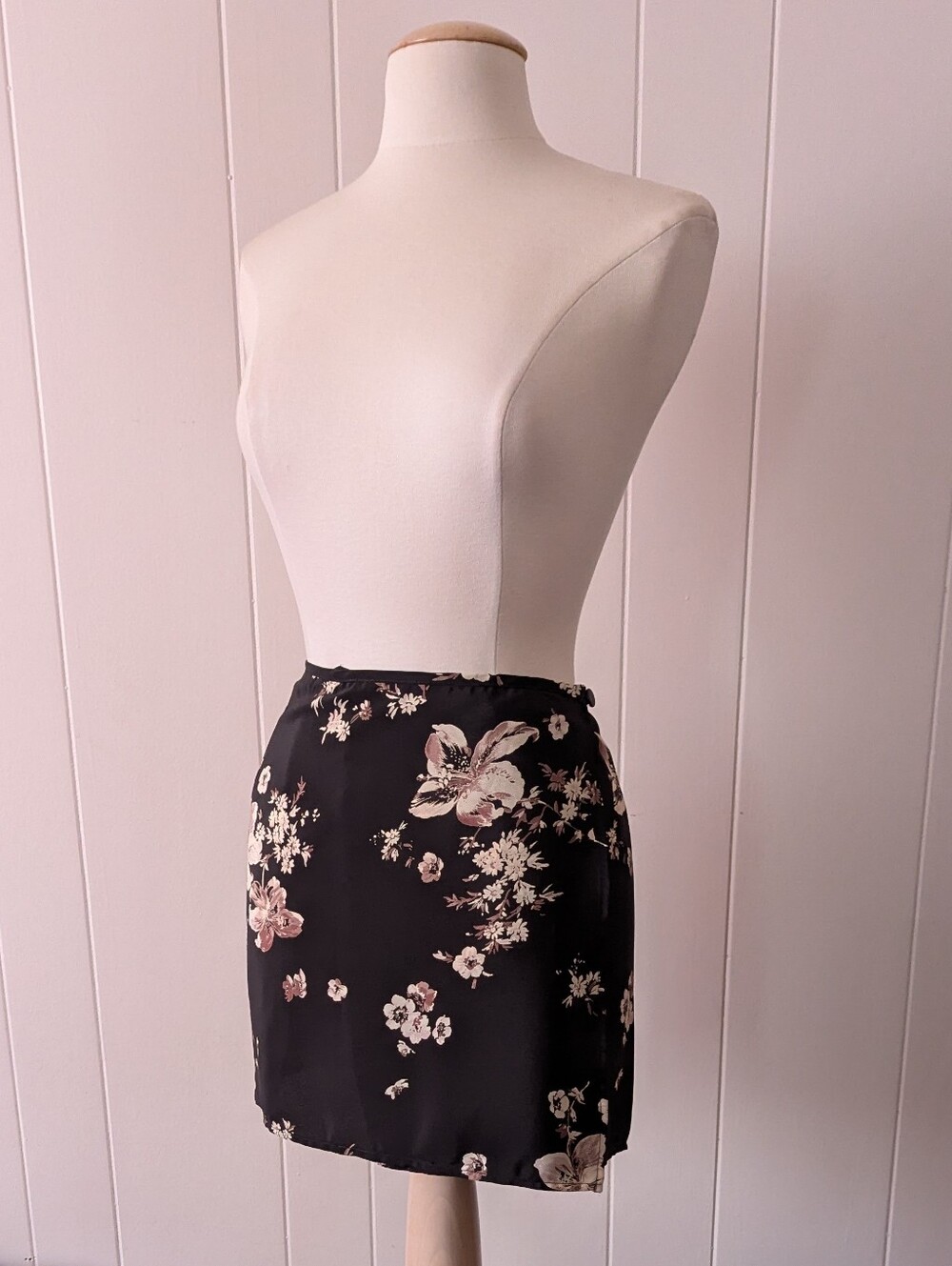Vintage 90s Y2K Black Floral Mini Wrap Skirt By Heart & Soul Size S